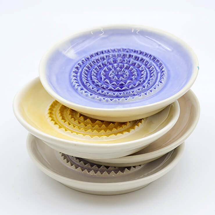 Round garlic grater plate - Light brown