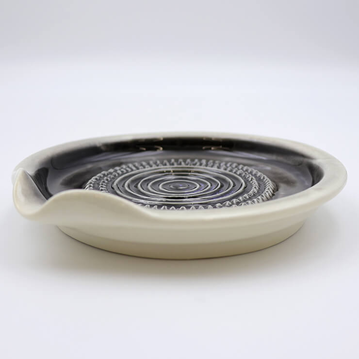 Garlic grater plate with spout - Black