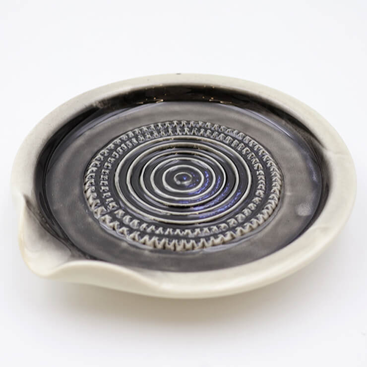 Garlic grater plate with spout - Black