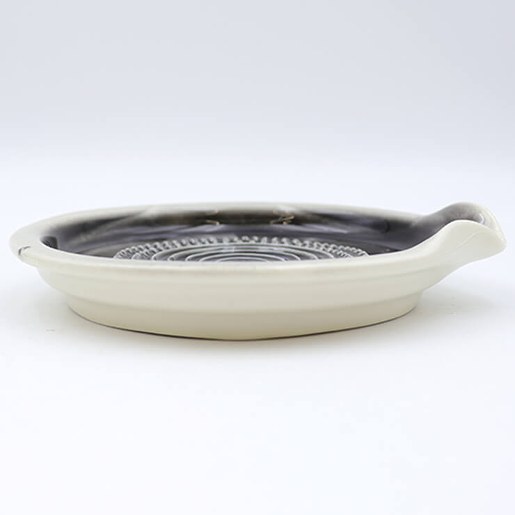 Garlic grater plate with spout - Black