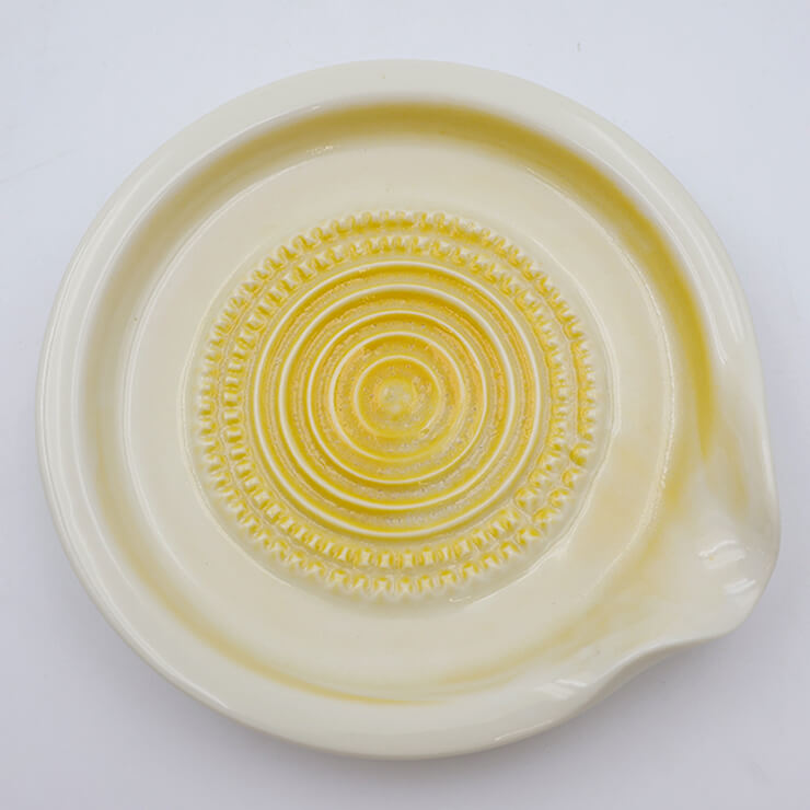 Garlic grater plate with spout - Yellow